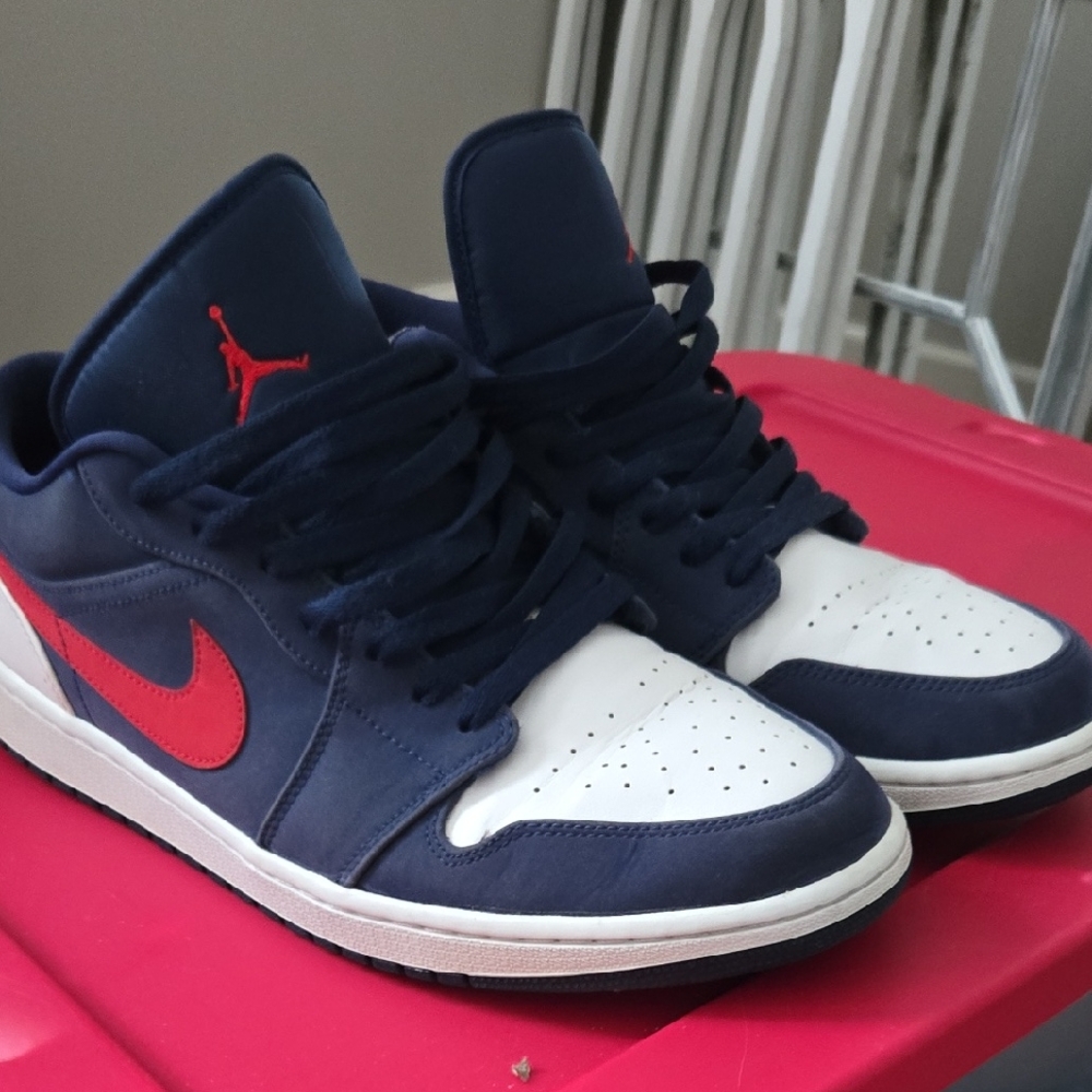 Jordan Men's Navy Blue White Red Low-Top Sneakers